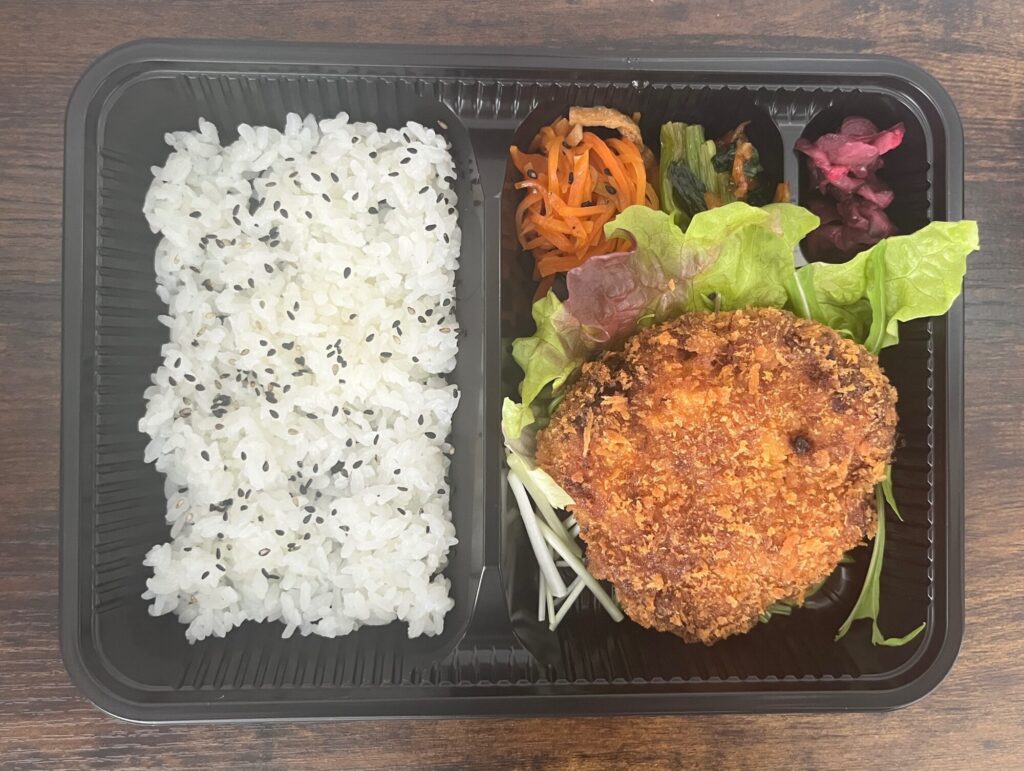 メンチカツ弁当　白馬みそら野キッチン